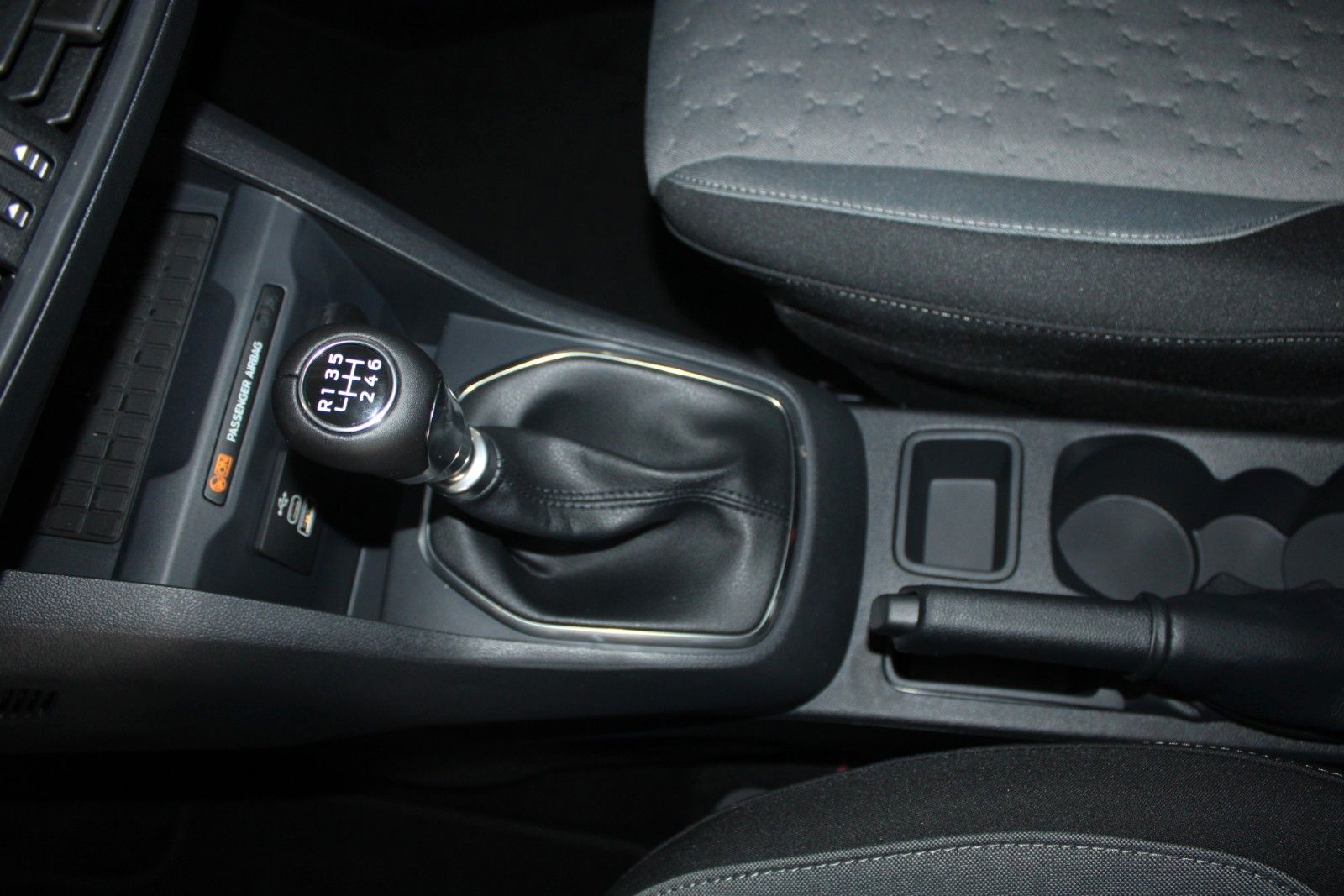 Fahrzeugabbildung Ford Tourneo Courier Titanium Winter + FahrerAssPaket