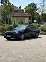 Mercedes-Benz Mercedes E220d AMG Line / Burmester/ Pano ... - Mercedes-Benz E 220 in Freiburg