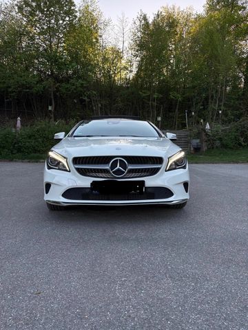 MERCEDES-BENZ CLA 200 - in weiß mit Sommer- und Winterräder