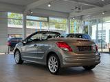 Peugeot 207 CC Cabrio-Coupe Roland Garros*LEDER*PDC*USB* - gebrauchte Peugeot 207 aus dem Jahr 2010