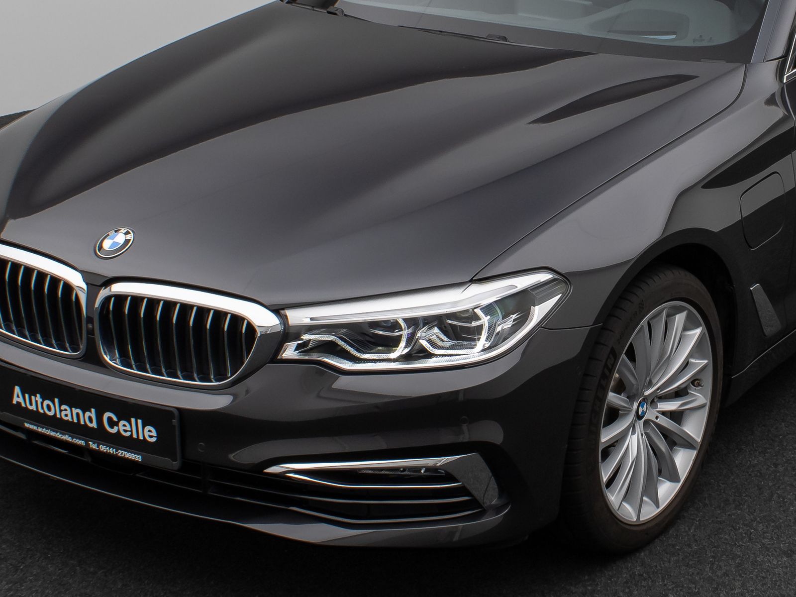 Fahrzeugabbildung BMW 530e xD LuxuryLine 360°Glasdach HUD HiFi Massage