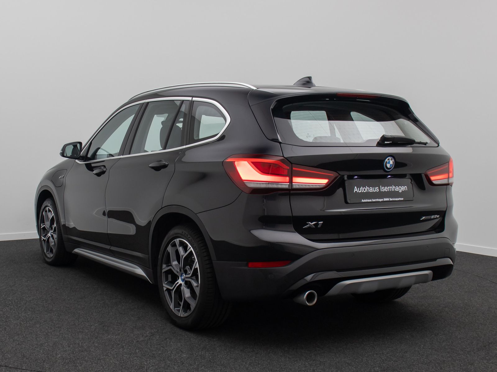 Fahrzeugabbildung BMW X1 xD25e xLine HUD DAB Parkassist Komfort Alarm