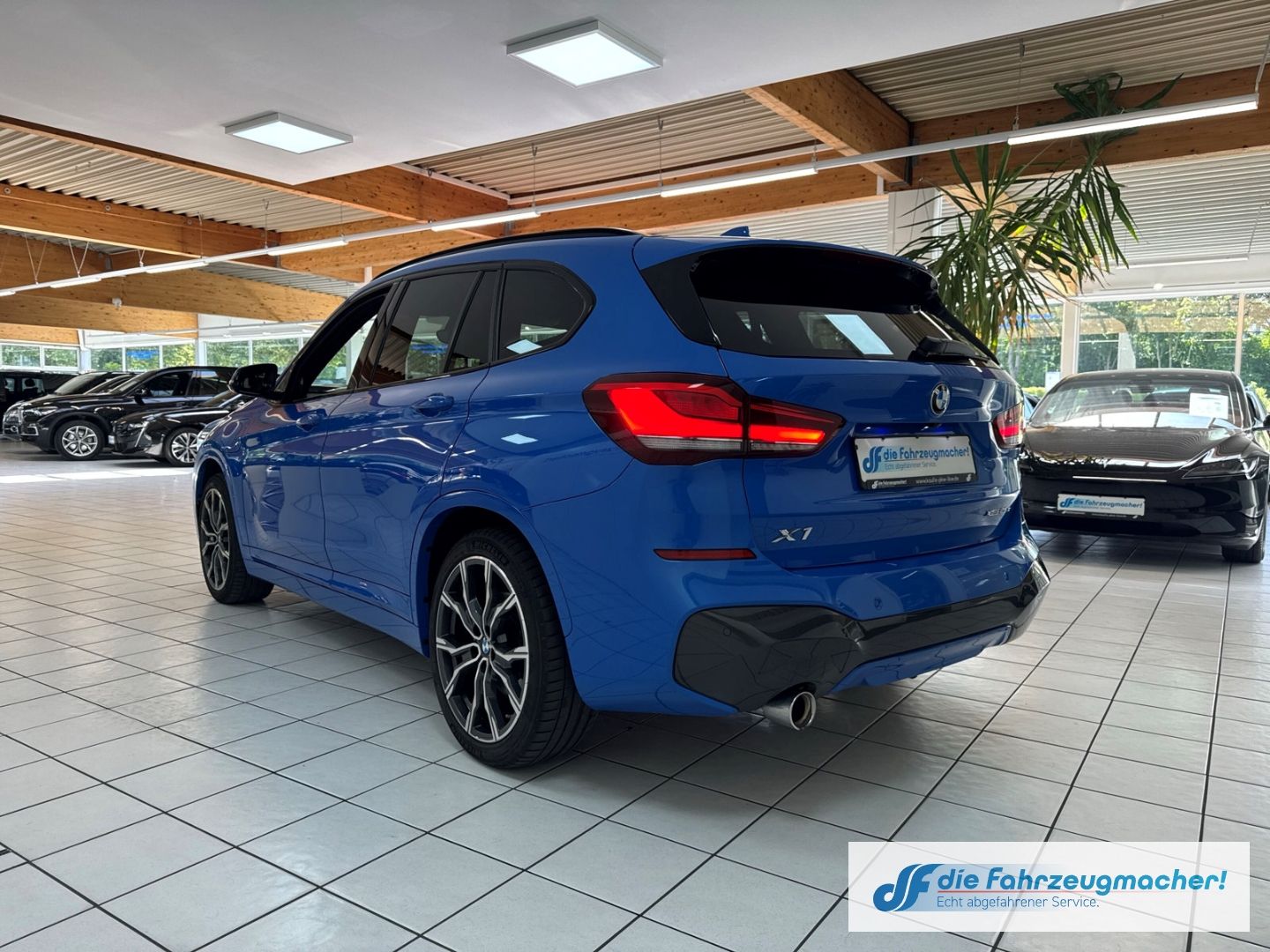 Fahrzeugabbildung BMW X1 xDrive 25 e M Sport M Sport Sportpaket HUD AH