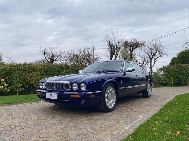 Jaguar JAGUAR XJ Daimler 4.0 Super Charged LWB "Super V