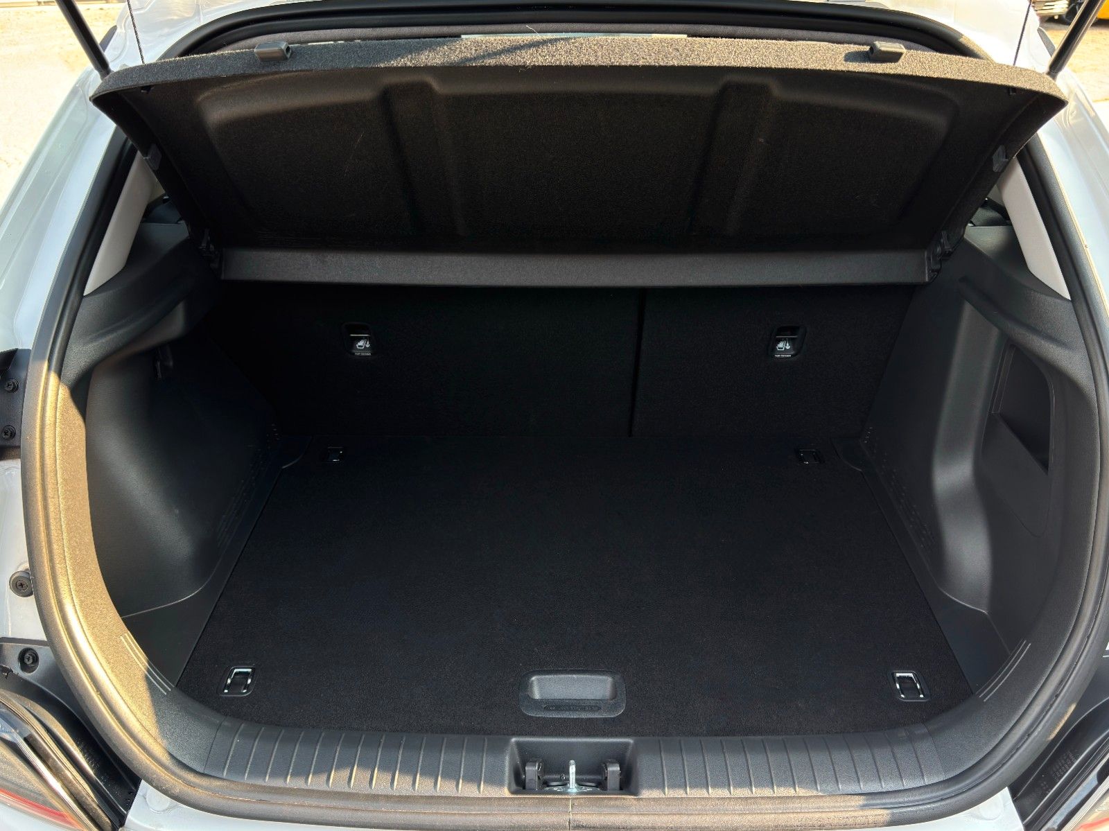 Fahrzeugabbildung Hyundai KONA E Select LKA ACC PDC SHZ LHZ Navi CarPlay