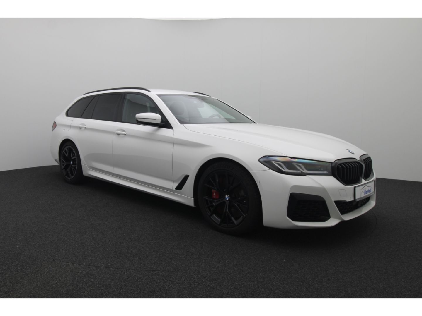 Fahrzeugabbildung BMW 540 d xDrive M Sport Touring Park-Assistent AHK