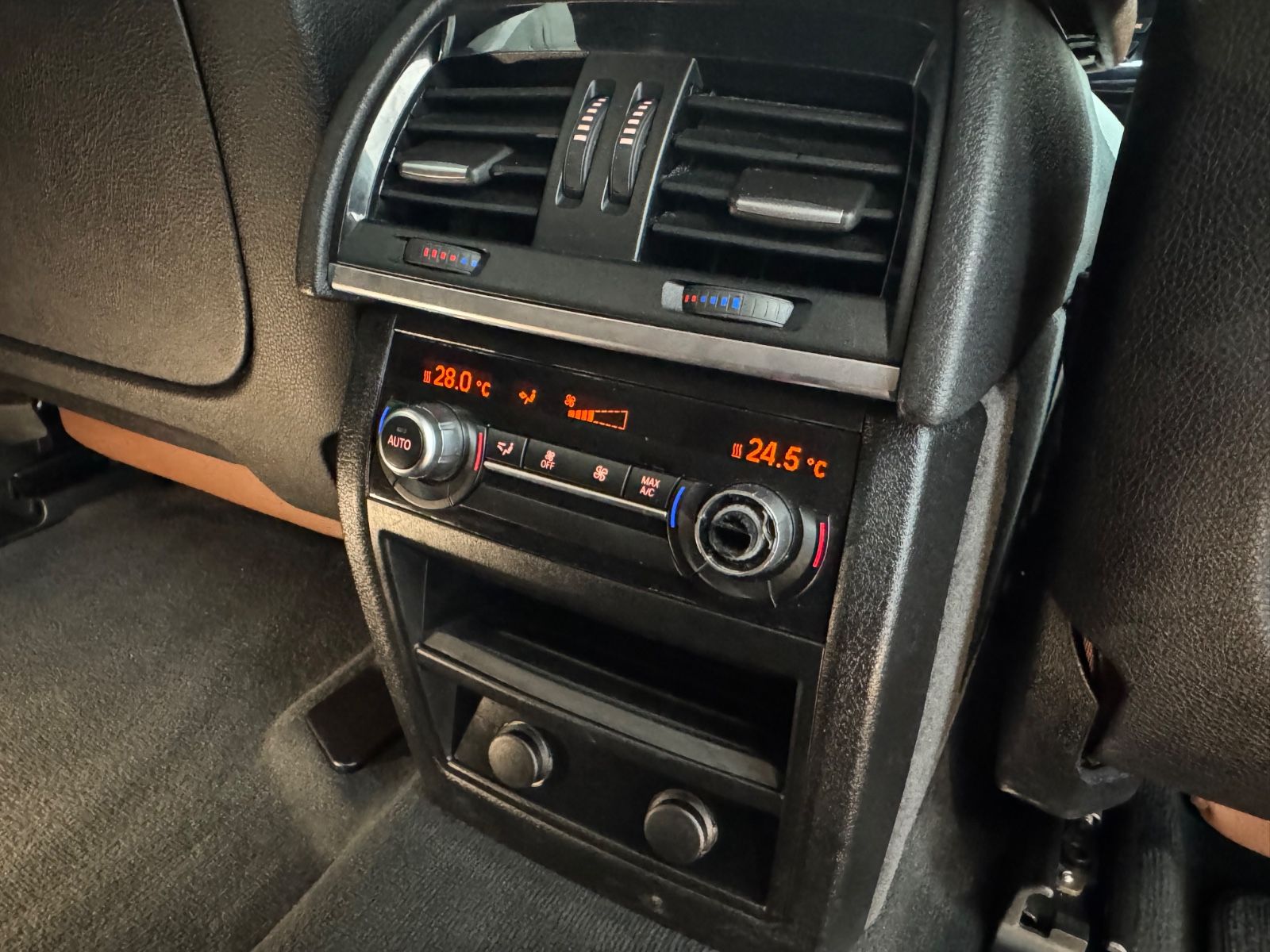 Fahrzeugabbildung BMW X5 sDrive 25 d/M-Paket/Leder/AHK/R-Cam/Xenon/SHZ