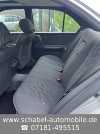 Mercedes E 200 - 11