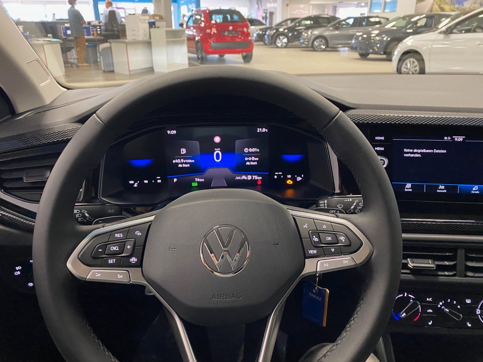 Fahrzeugabbildung Volkswagen Polo 1.0 TSI 70kW DSG Life+ALLWETTER+APP+GARANTI