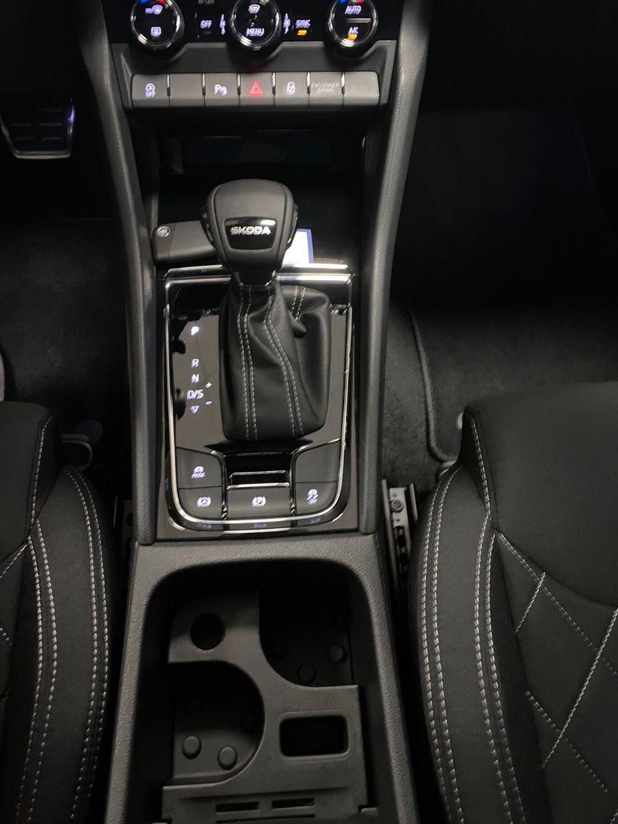 Fahrzeugabbildung SKODA Karoq 1.5 TSI DSG Sportline+AHK+ACC+NAVI+MATRIX