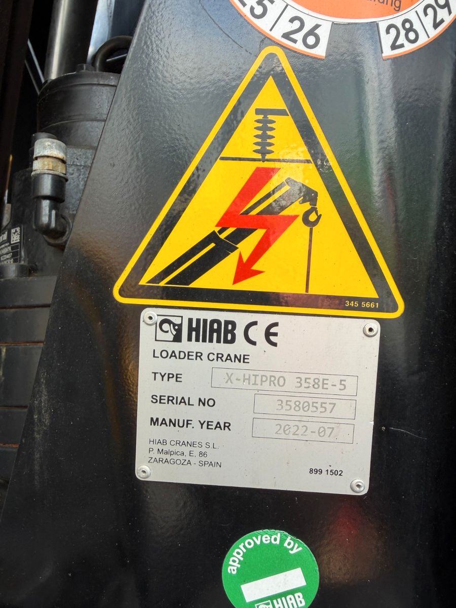 Fahrzeugabbildung Mercedes-Benz Actros 3645 8x2/6 Hiab 358 E-5 Jib 70X-3 Hubdach