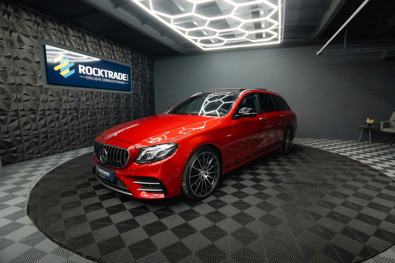 Fahrzeugabbildung Mercedes-Benz E 43 AMG 4Matic Night-Paket *Airmatic*ACC*Pano*