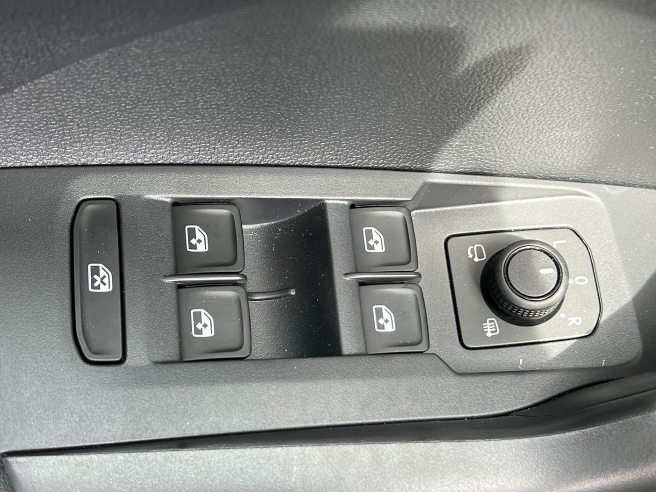 Fahrzeugabbildung Volkswagen T-Cross Life 1.5 TSI DSG *IQ.Light, Ready2Discov