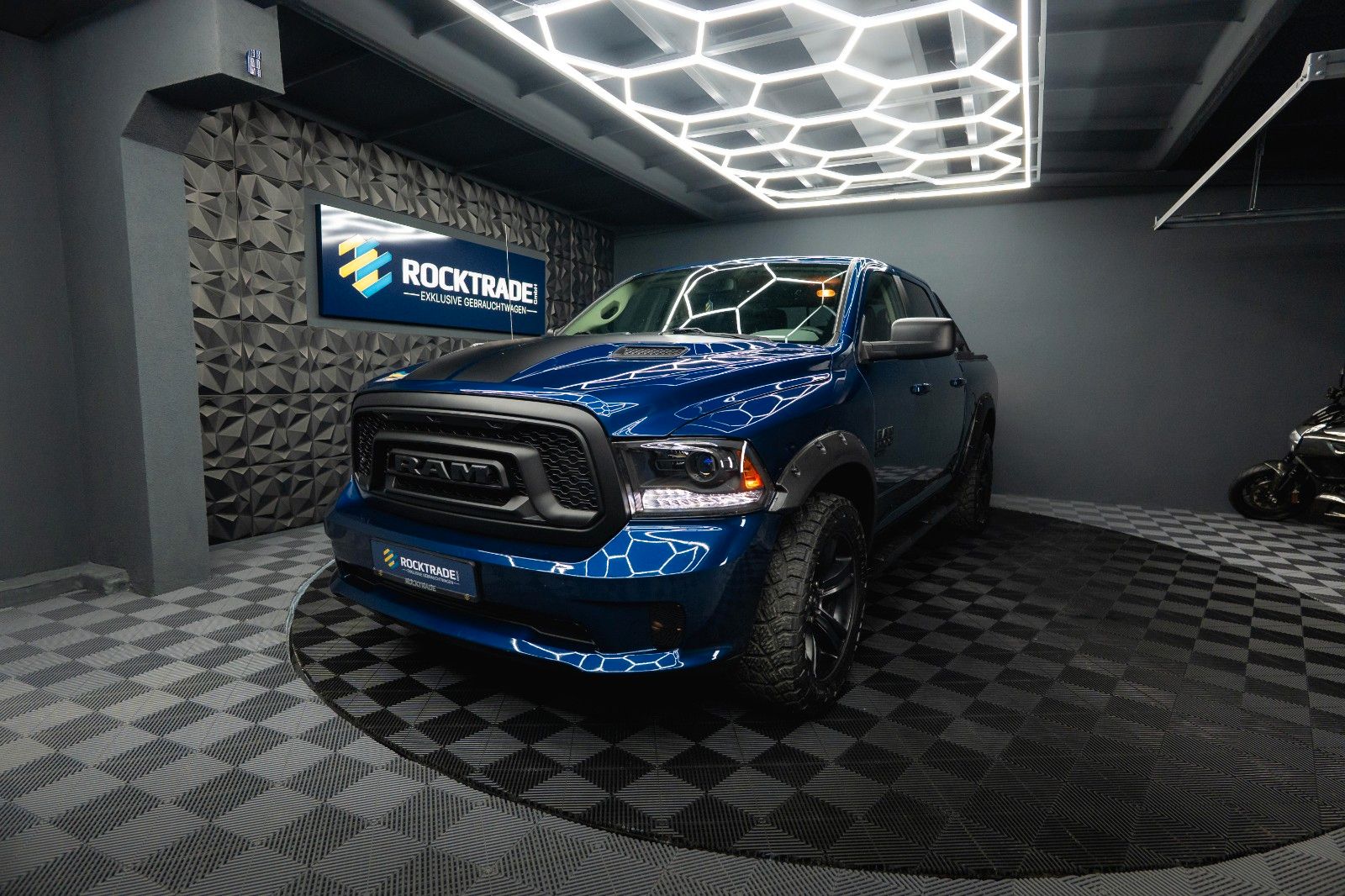 Fahrzeugabbildung Dodge RAM 5.7 V8 HEMI 4x4 OFFROAD Night Edition *19%*