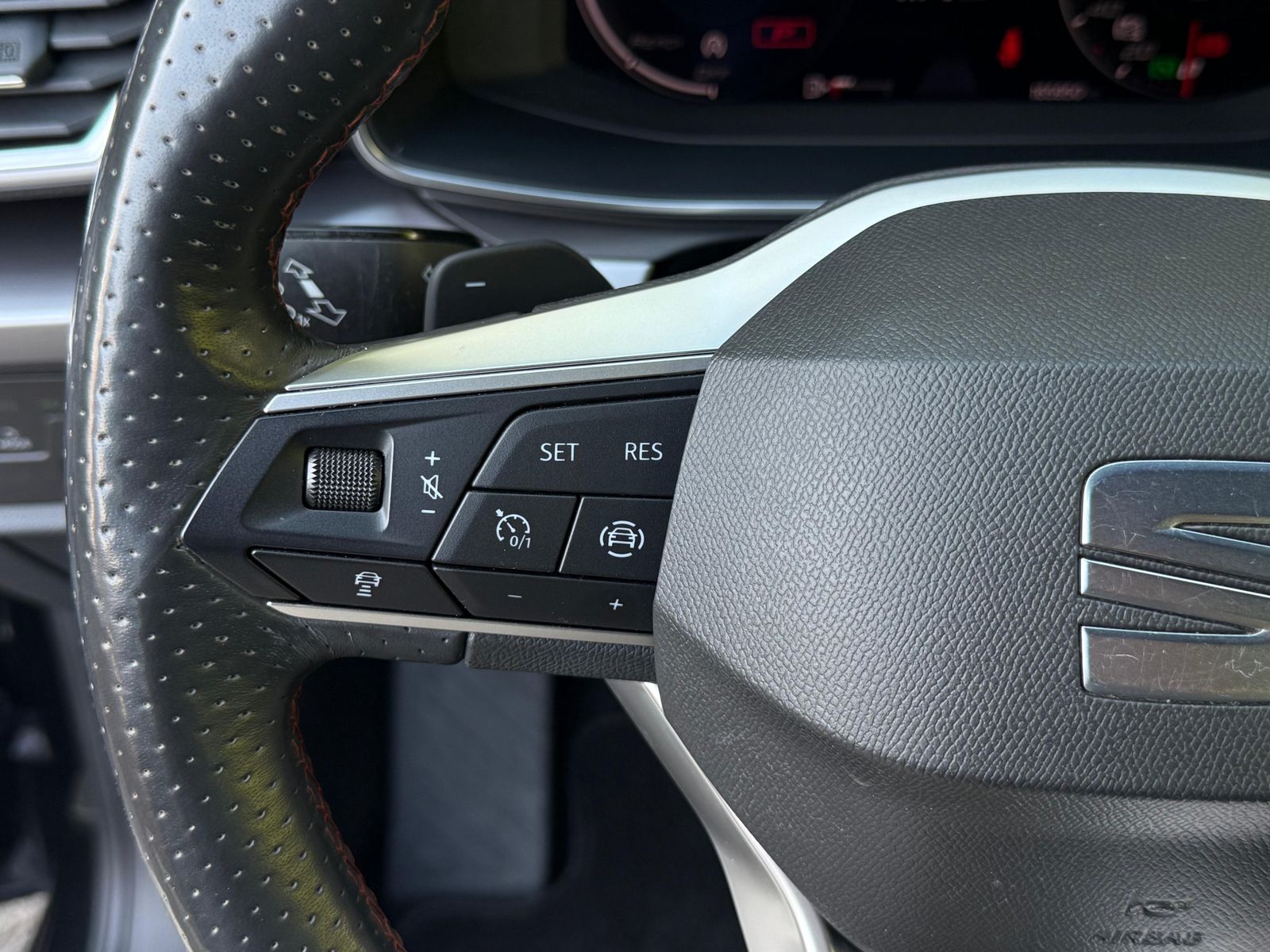 Fahrzeugabbildung SEAT Leon ST 2.0TDI DSG FR-Line LED+SHZ+VIRT+ACC+MEMO