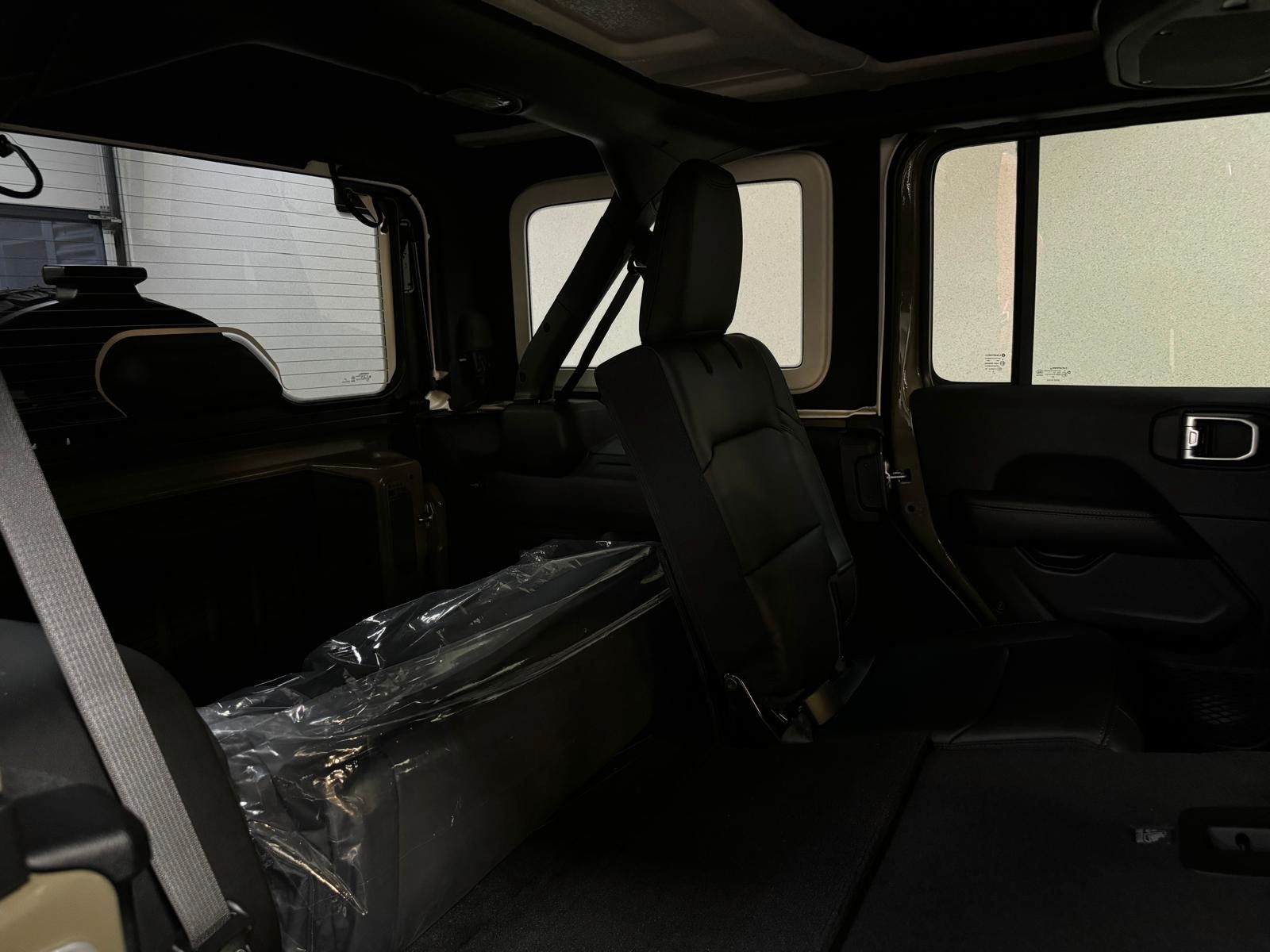 Fahrzeugabbildung Jeep RUBICON X 3.6L-V6-CAM-HARDTOP-35"