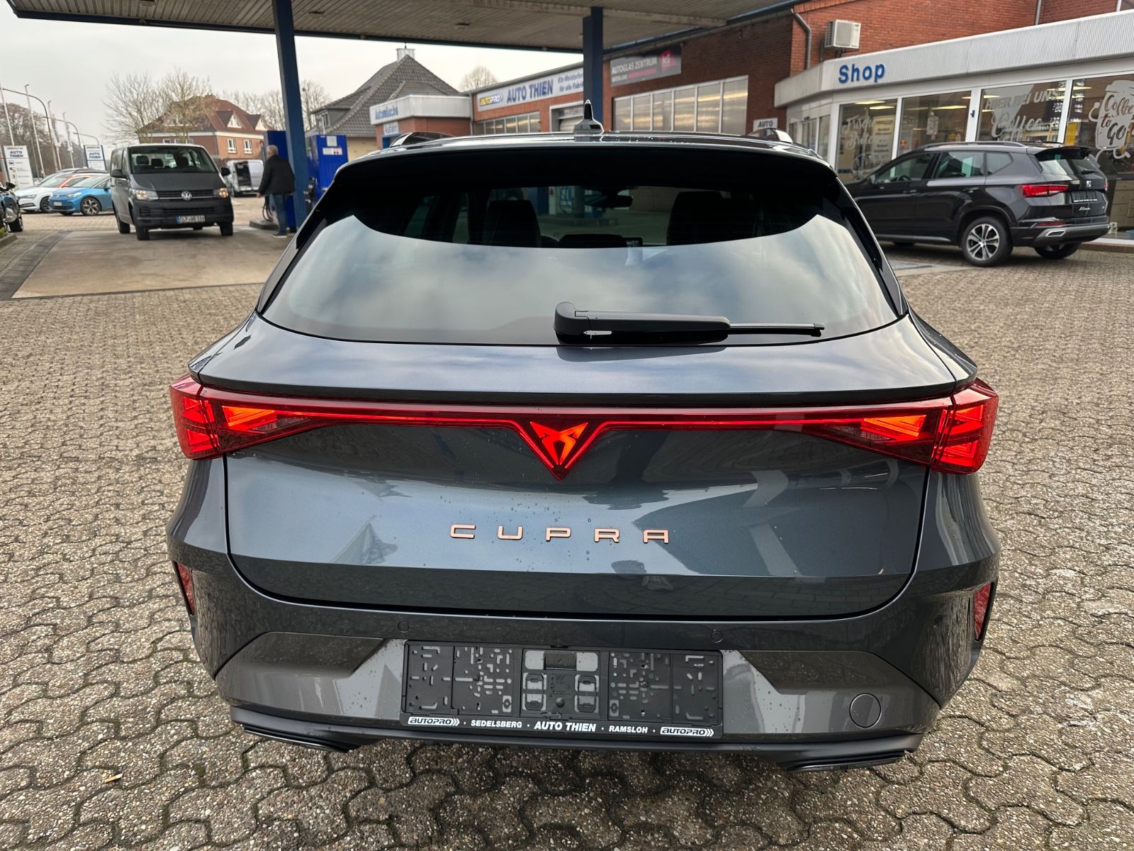 Fahrzeugabbildung CUPRA Leon ST 1.5 eTSI DSG Navi/ACC/AHK/LED/Shzg/GJR