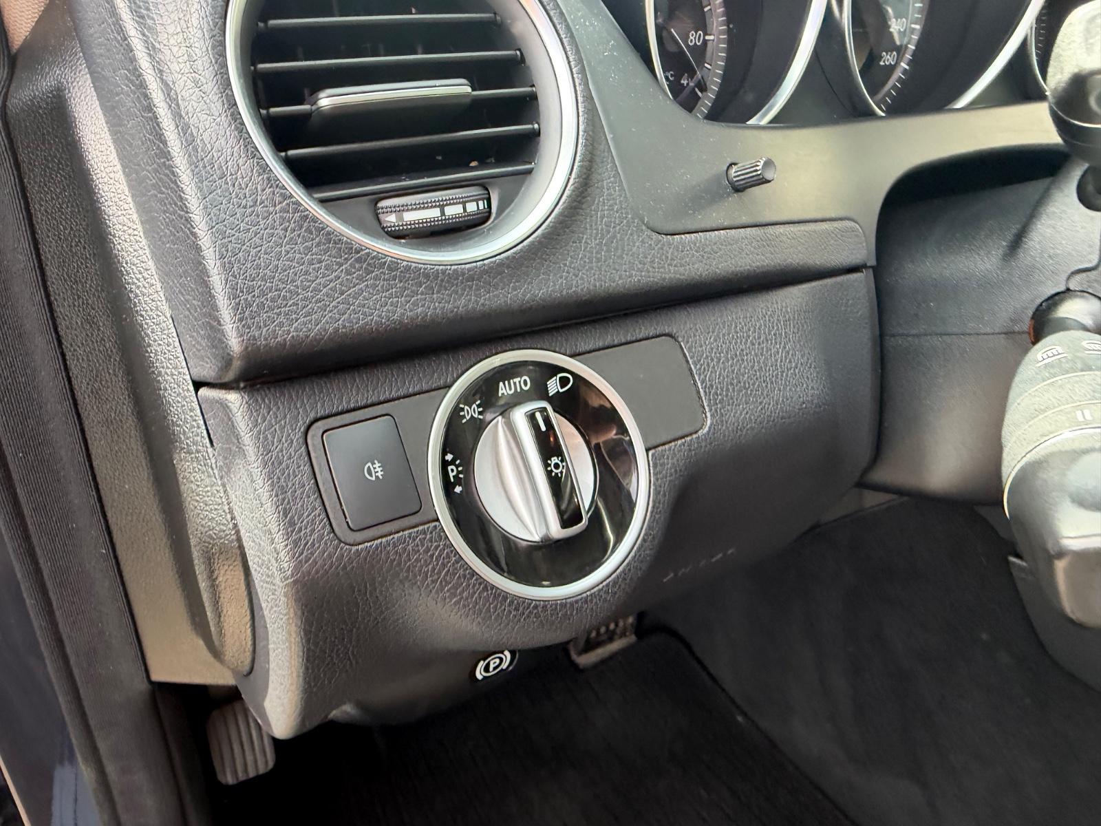 Mercedes-Benz C200 2011 — photo 14