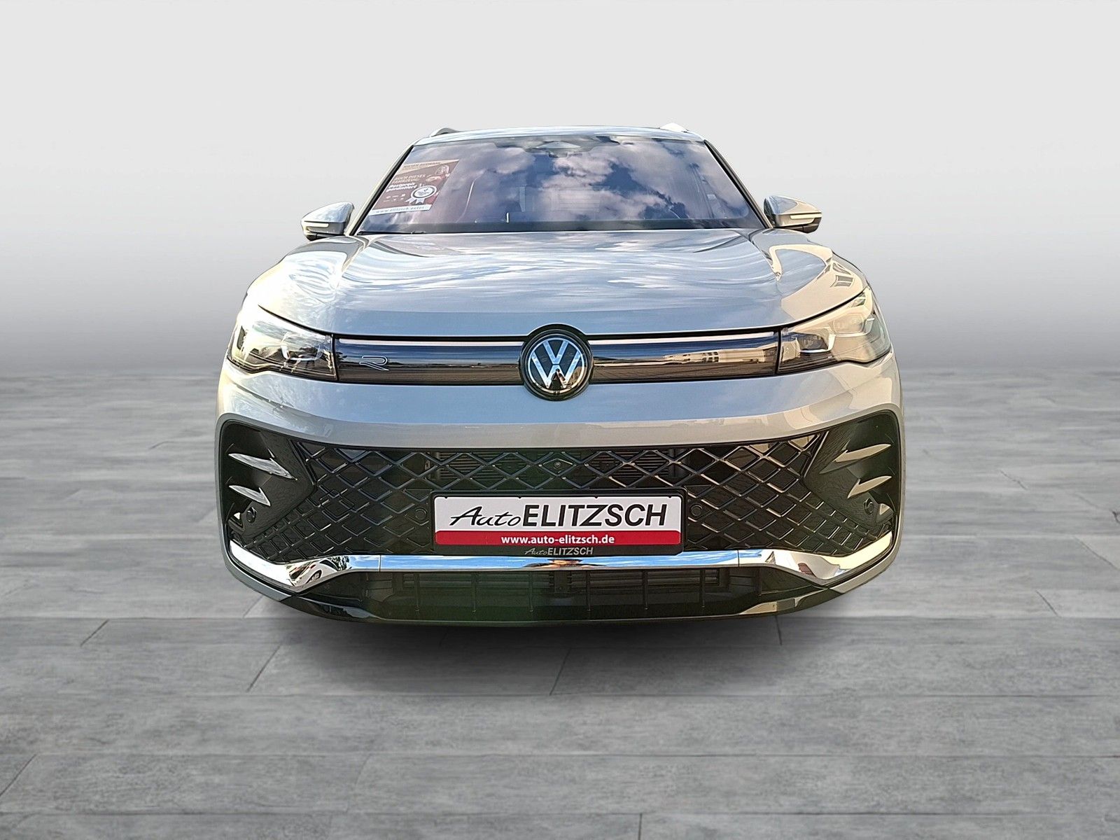 Fahrzeugabbildung Volkswagen Tiguan TDI R-Line DSG 4M Standhzg. Matrix Navi A