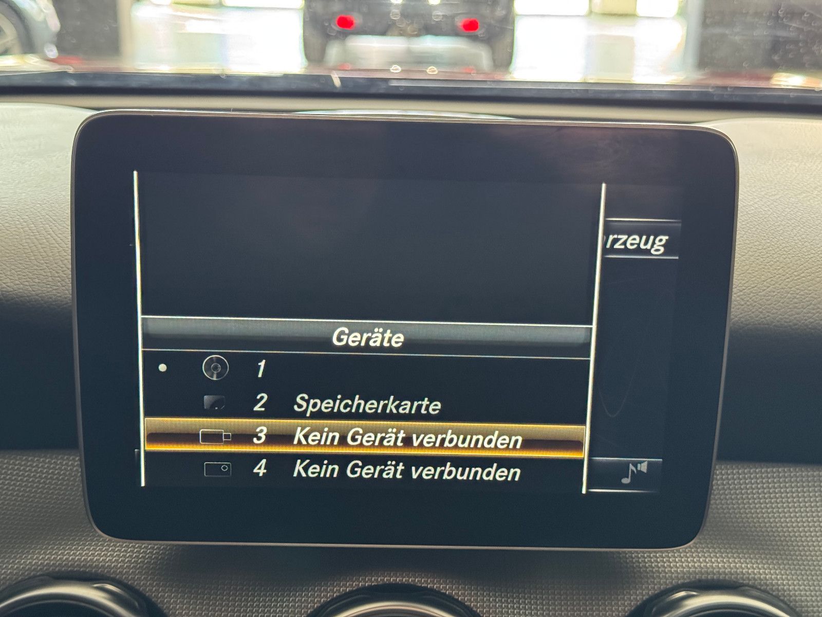 Fahrzeugabbildung Mercedes-Benz GLA 200 7G-DCT SPORTPAKET URBAN NAVI LED KAMERA