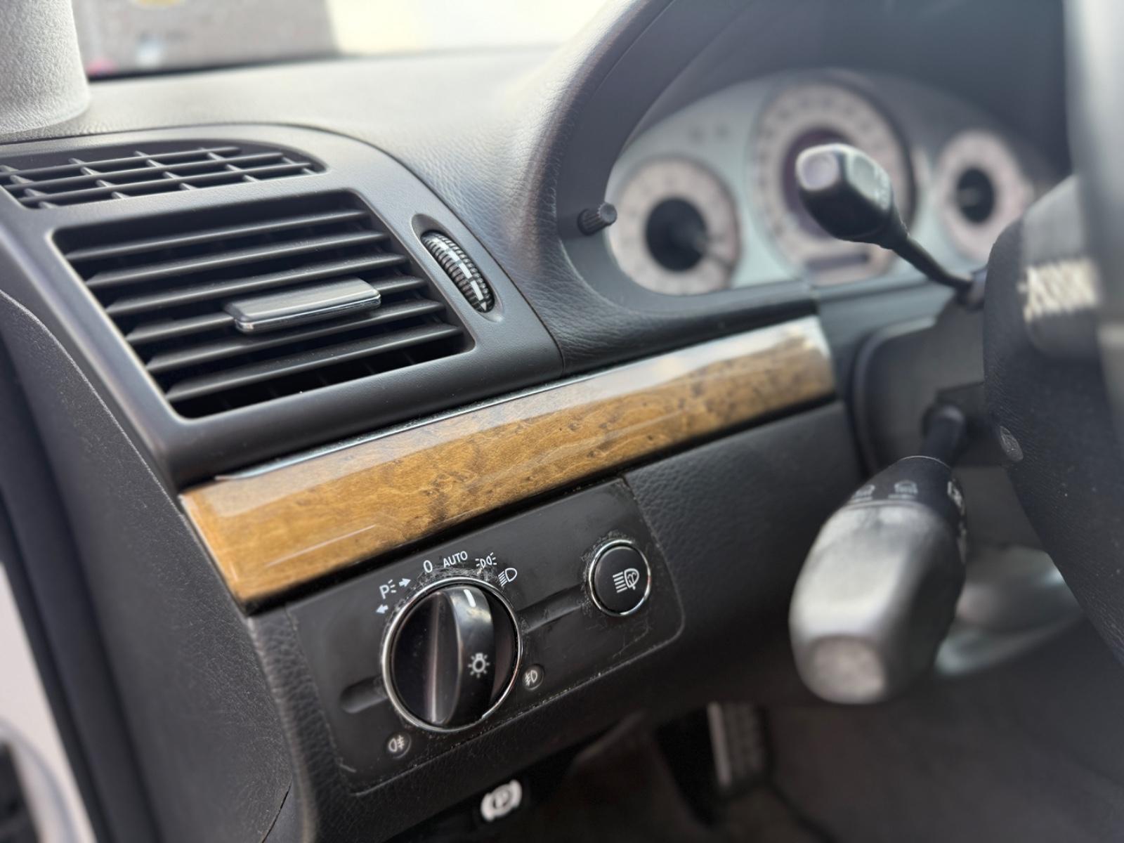 Mercedes-Benz E350 2005 — photo 18
