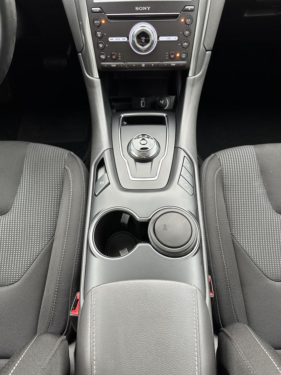 Fahrzeugabbildung Ford Mondeo Turnier 2.0 EB Aut. Titanium NAV+LED+PANO