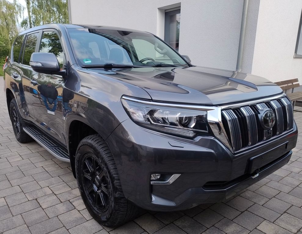 Image of Toyota Land Cruiser