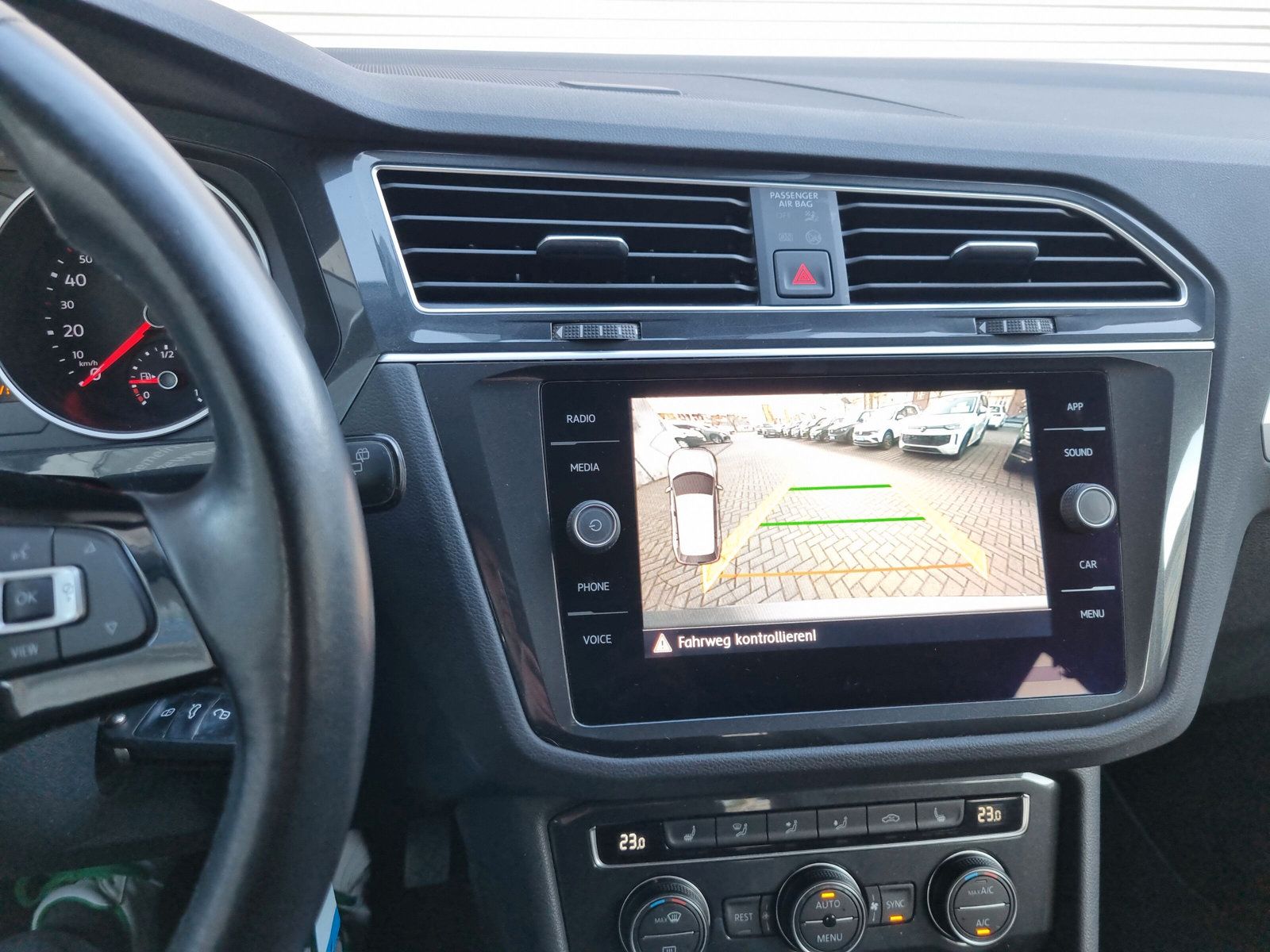 Fahrzeugabbildung Volkswagen Tiguan 1.5 TSI Comfortline AHK KAMERA SHZ