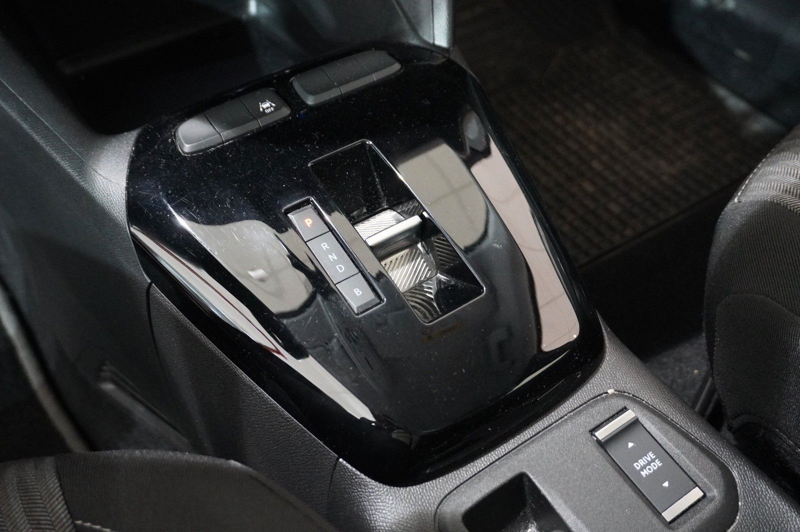 Fahrzeugabbildung Opel Corsa-e F EDITION 7KW NAVI/VIRT/TEMP/DAB/WÄRMEP.