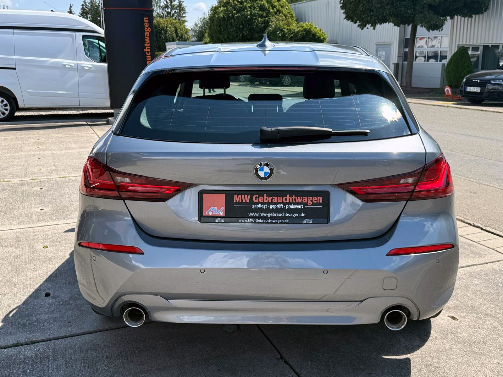 Fahrzeugabbildung BMW 120i Advantage Steptr. ACC PDC AHK H&K SHZ LED