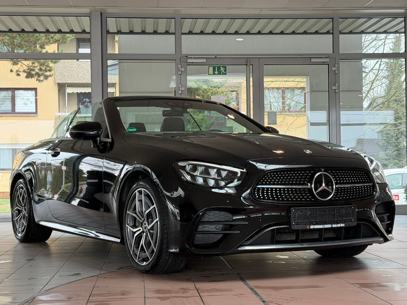 Fahrzeugabbildung Mercedes-Benz E 450 Cabrio AMG/BURMESTER/HUD/AMBIENTE/MASSAGE/