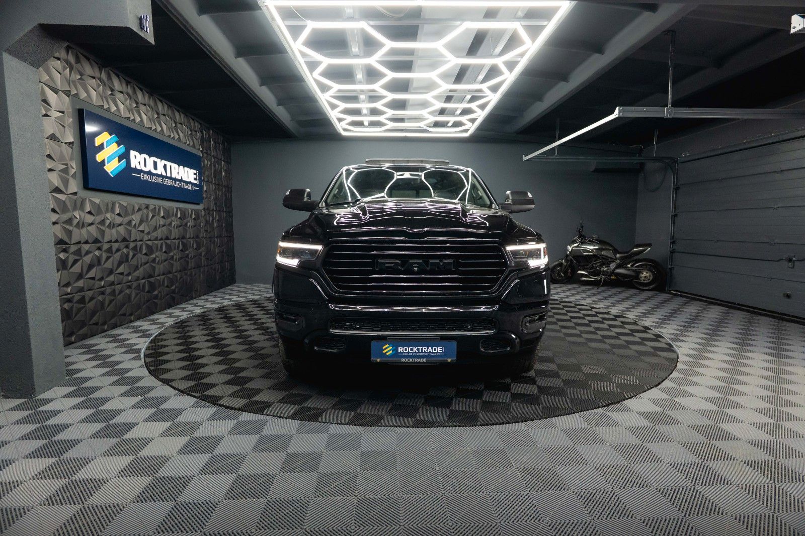 Fahrzeugabbildung Dodge RAM 5.7 V8 HEMI 4x4 LIMITED Offroad 100% Options