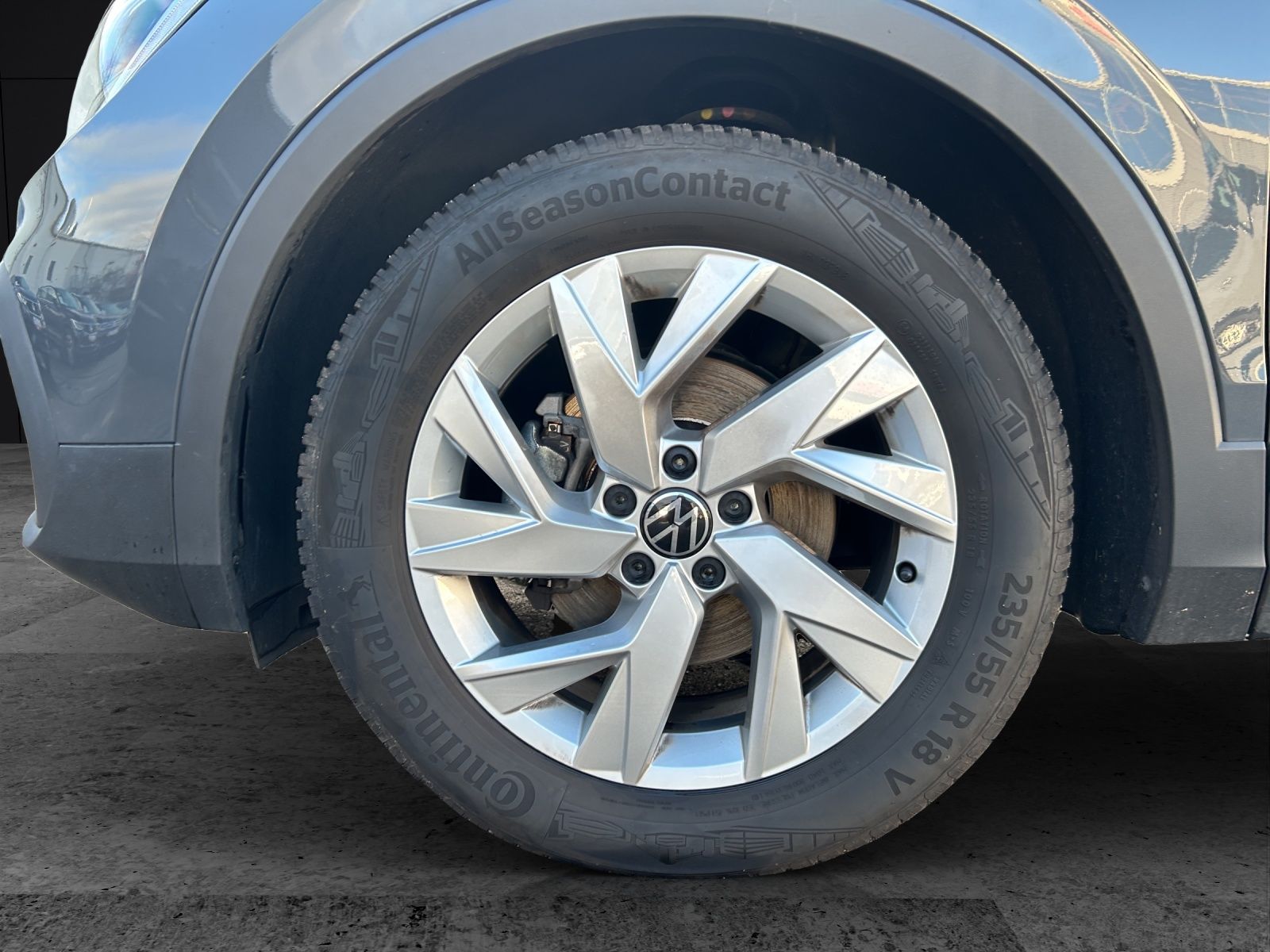 Fahrzeugabbildung Volkswagen Tiguan TSI Life LED ACC SH LRHzg PDC 18" WeConne