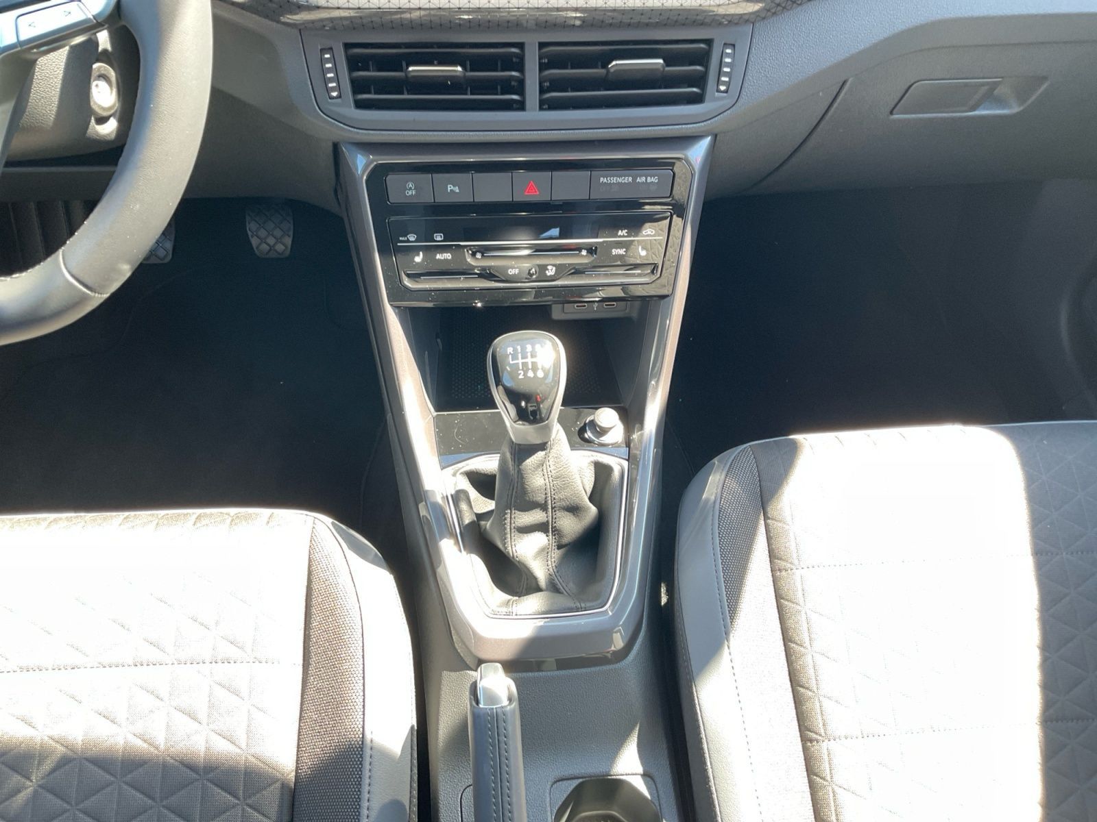 Volkswagen T-Cross - Bild 11