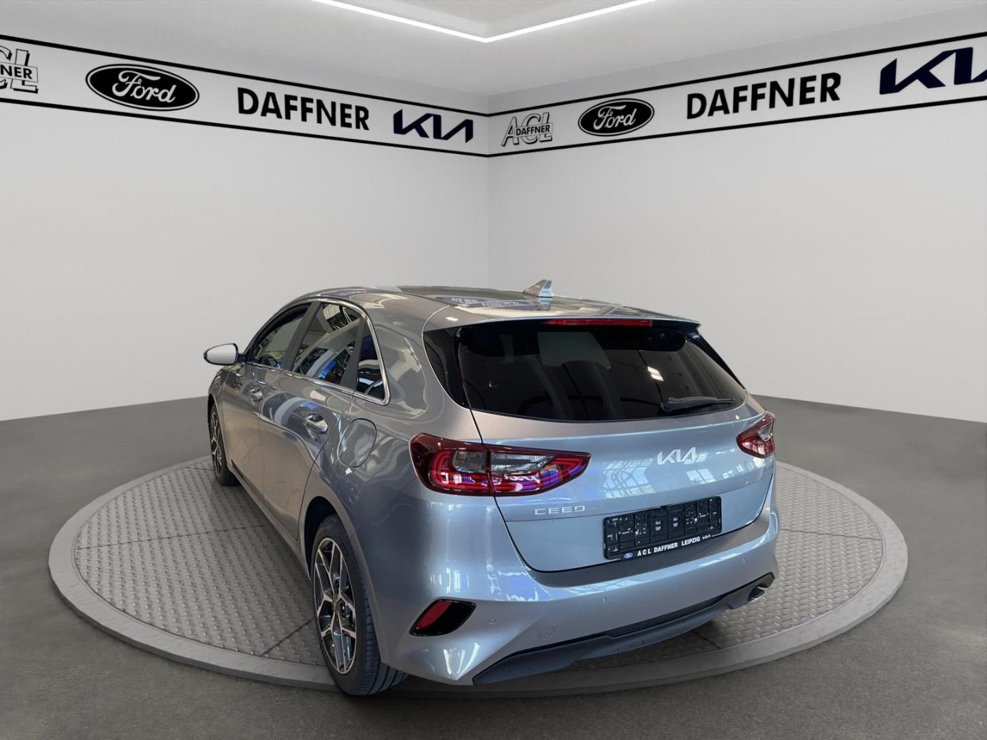 Fahrzeugabbildung Kia Ceed Ultimate SpurhalteASS Tempomat totWinkelASS