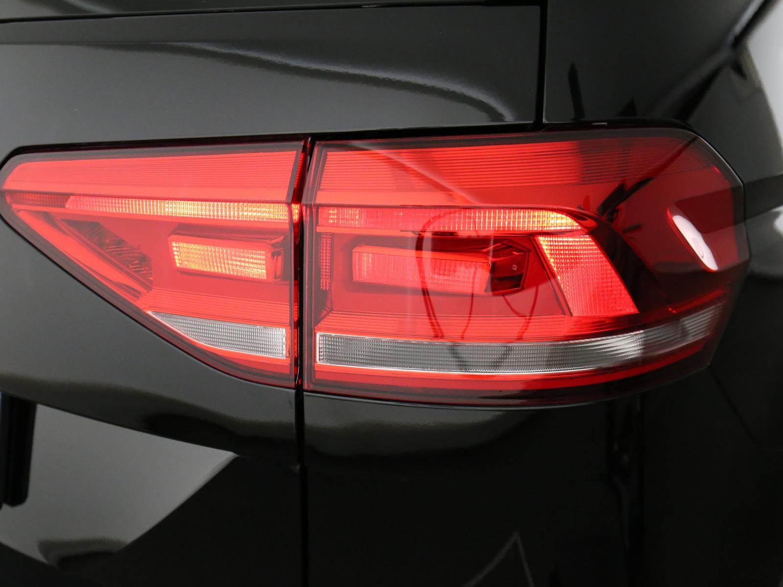 Volkswagen Touran 1,5 l TSI DSG Highline 7 Sitzer LED Navi, миниатюра 28