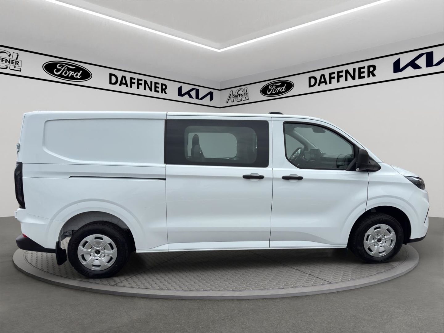 Fahrzeugabbildung Ford Transit Custom Kasten 320 L2 Trend LED, 6 Sitze,