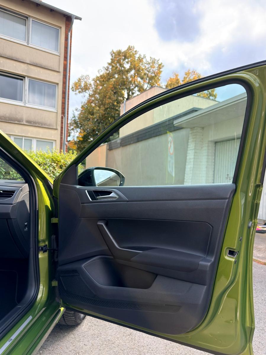 Volkswagen Taigo VW Taigo R-Line 110 PS DSG Werksgarantie 06/27, миниатюра 18