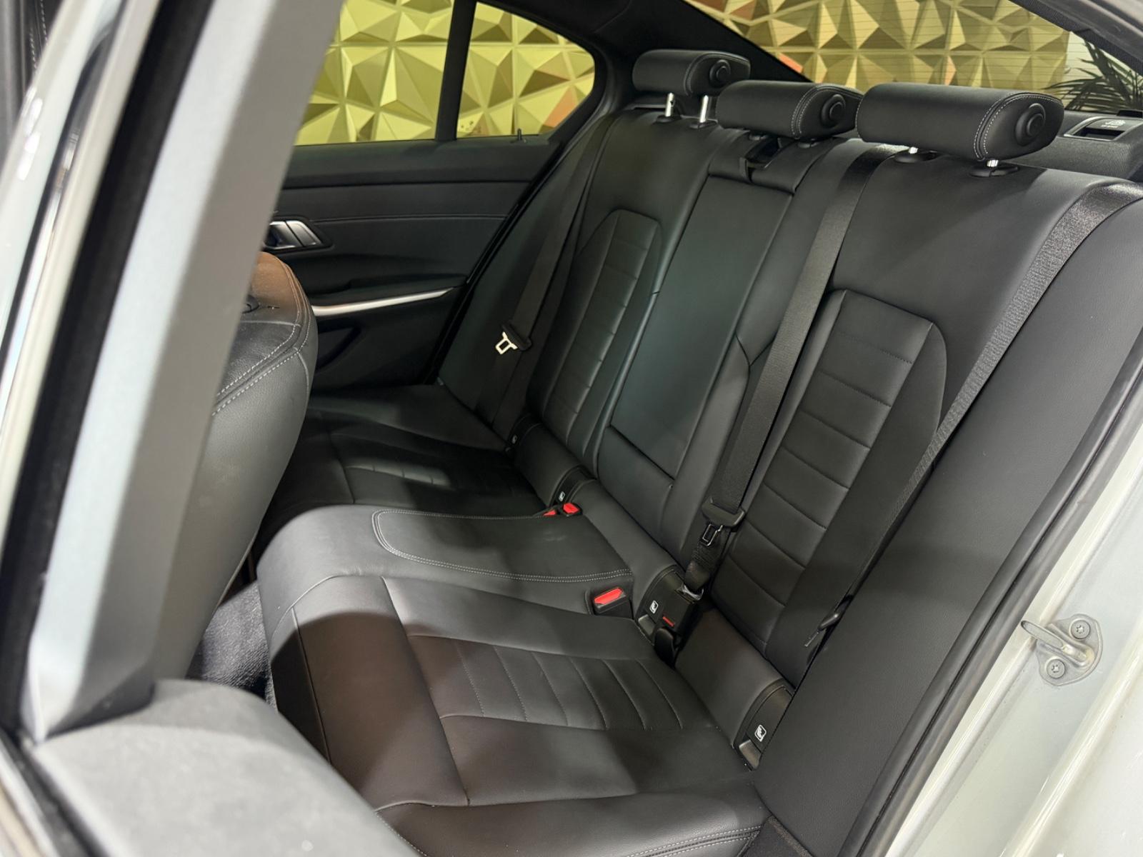 BMW 330 i xDrive Lim. Luxury Line|1.HAND|NAVI|LEDER|