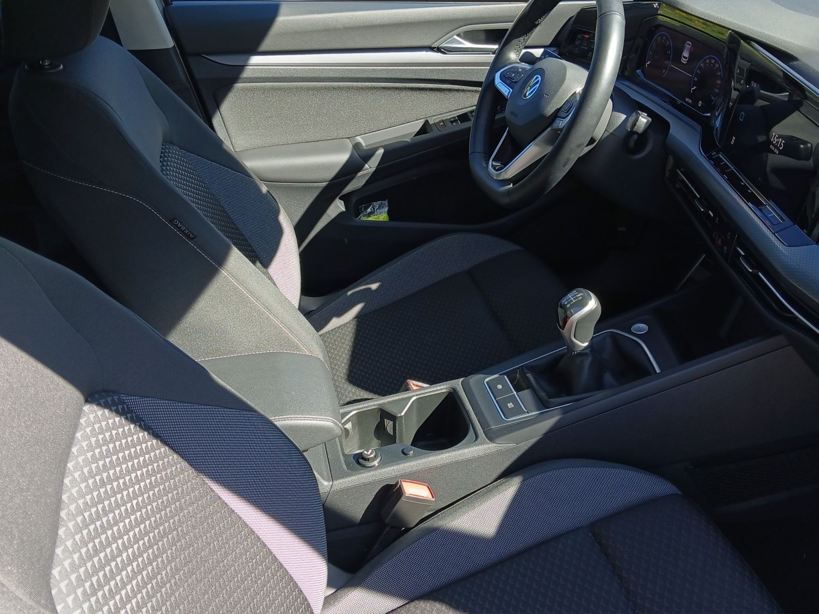 Fahrzeugabbildung Volkswagen Golf VIII TSI Active Standhzg. LEDplus Navi AID