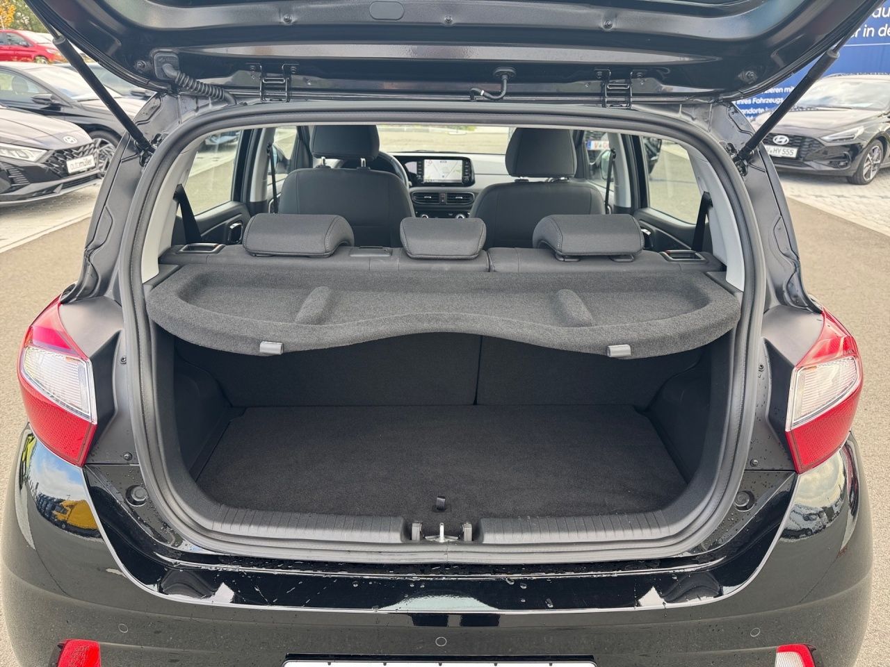 Fahrzeugabbildung Hyundai i10 TREND NAVI*KLIMAAT*TEMPOM*DAB*SHZ*LHZ*DAB*