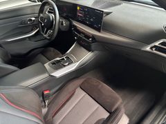 Fahrzeugabbildung BMW 320d Touring Sportautomatic M Sport -- Pano/ACC