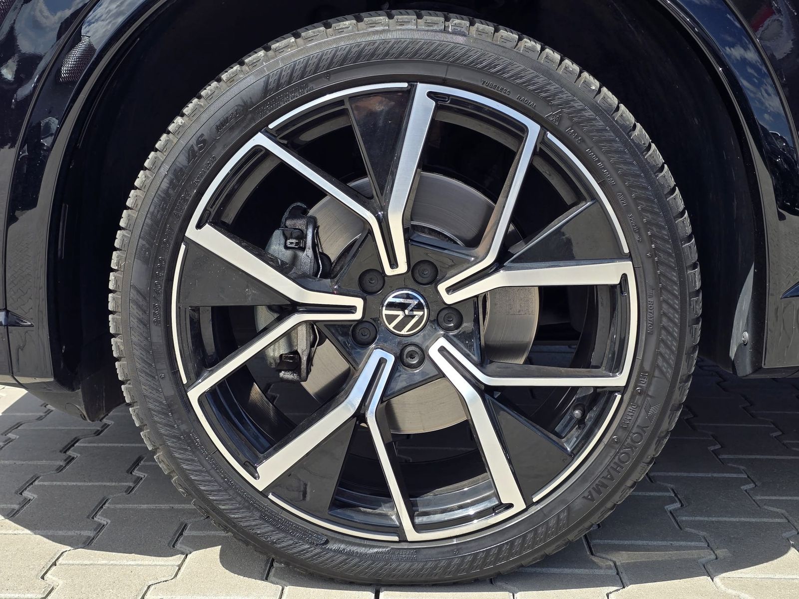 Fahrzeugabbildung Volkswagen Tiguan 2.0 TDI 4M R-Line PANO*H&K*AHK*MATRIX*20"