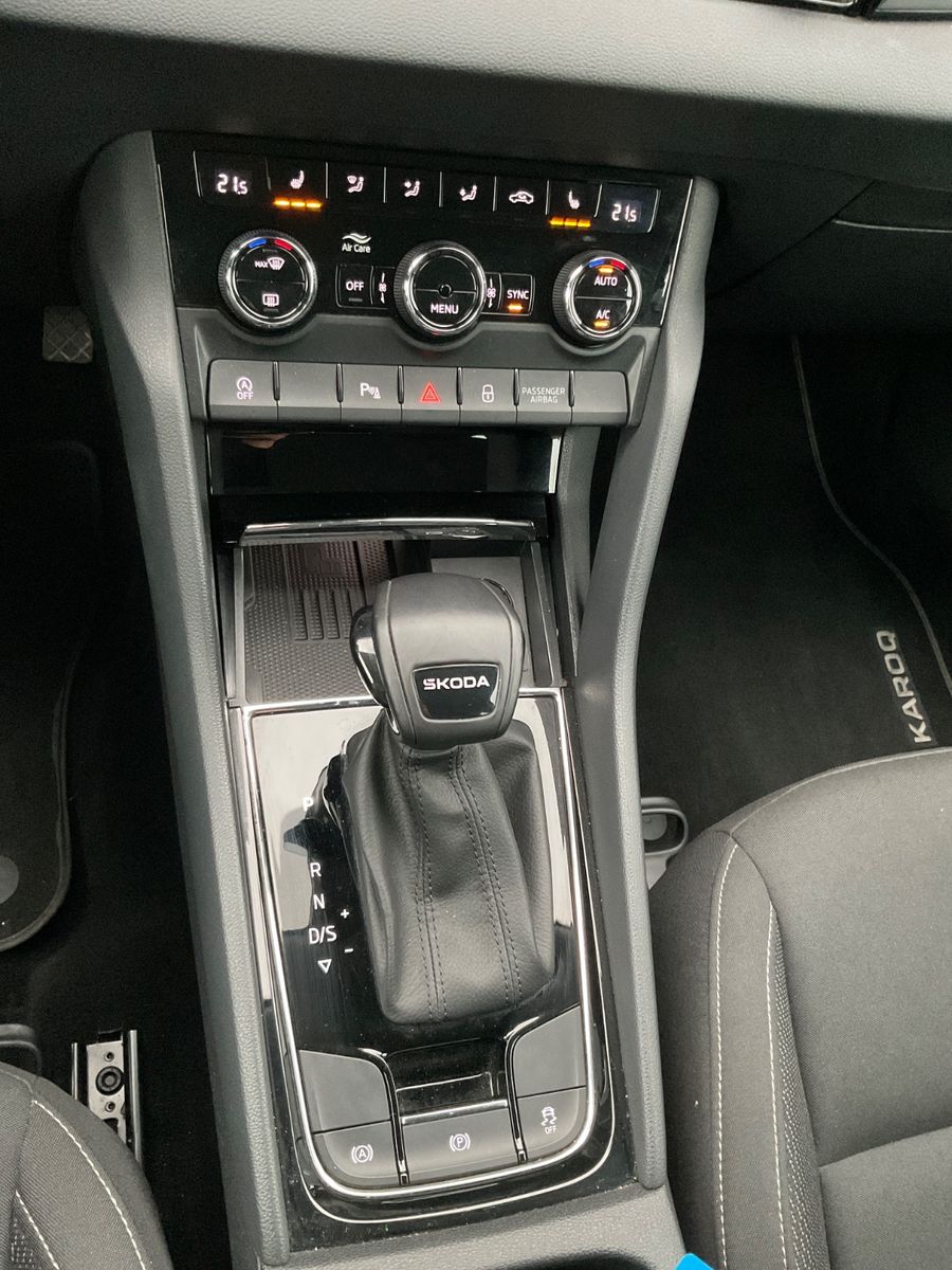 Fahrzeugabbildung SKODA Karoq 1.5l TSI DSG ACC,Kamera,Navi,LED,ACC