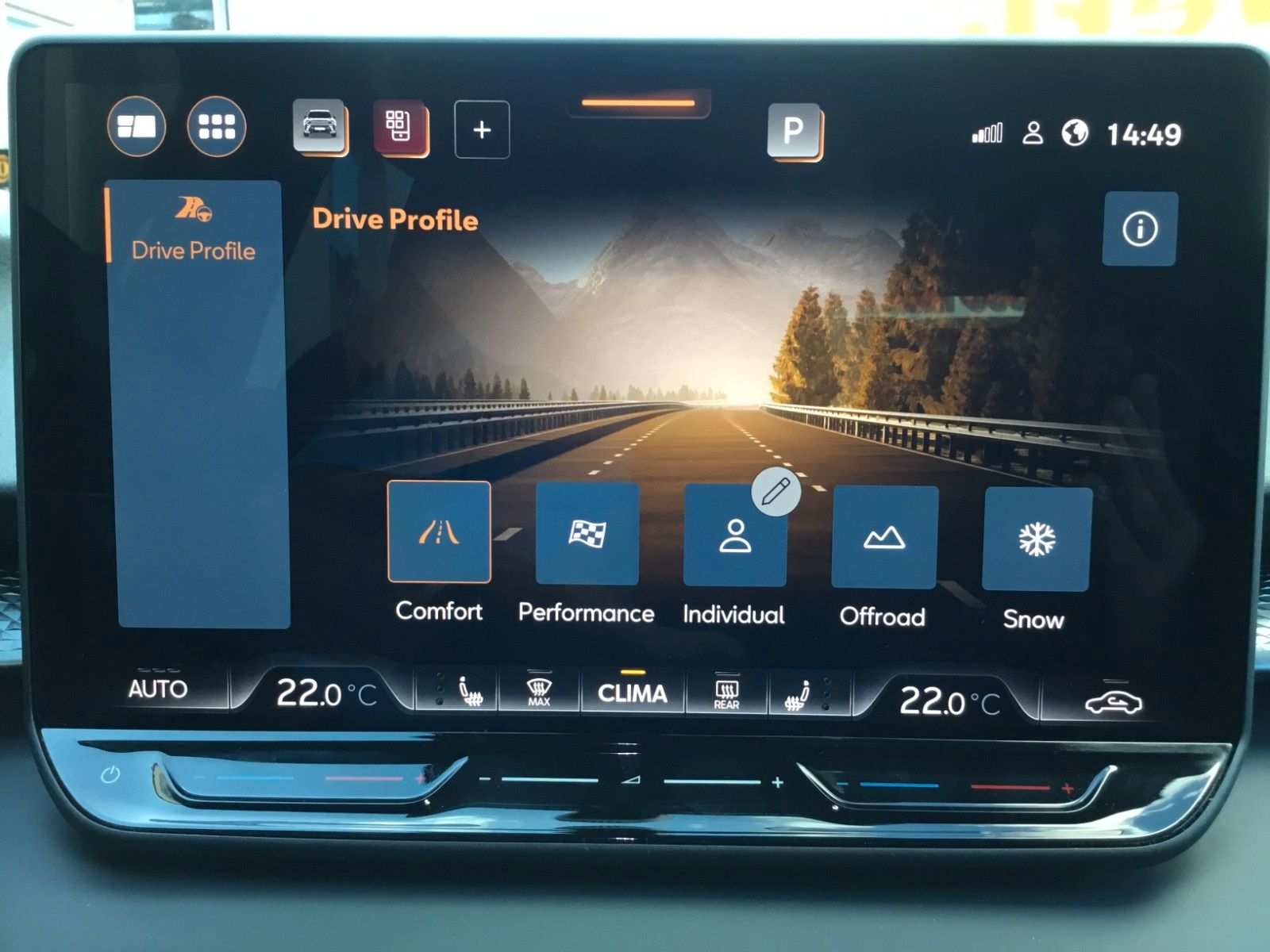 Fahrzeugabbildung CUPRA Terramar 2.0 TSI DSG 4Drive+Matrix+AHK+Pano+360°