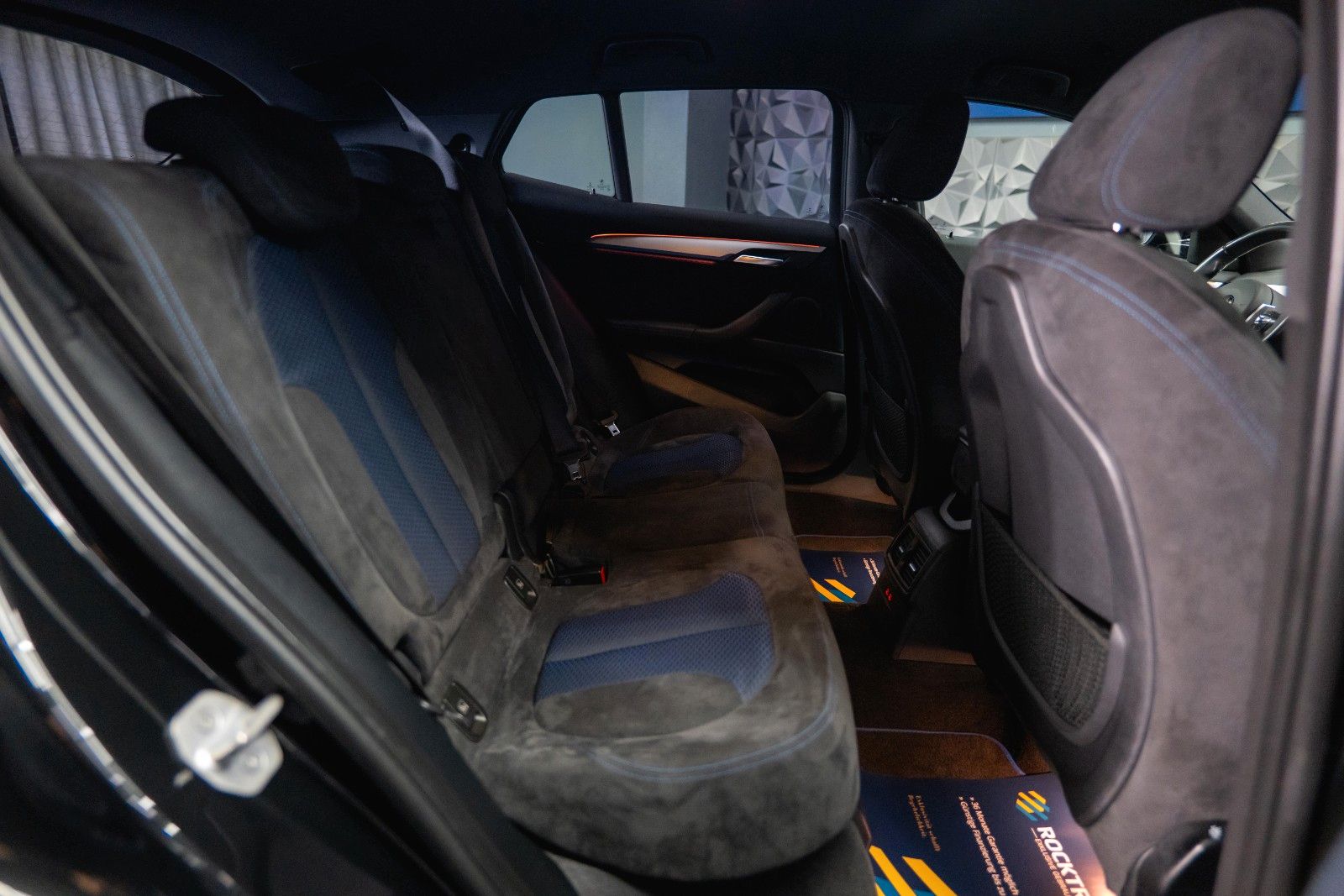 Fahrzeugabbildung BMW X2 sDrive 18i M Sport Automatik *Alcantara*LED*
