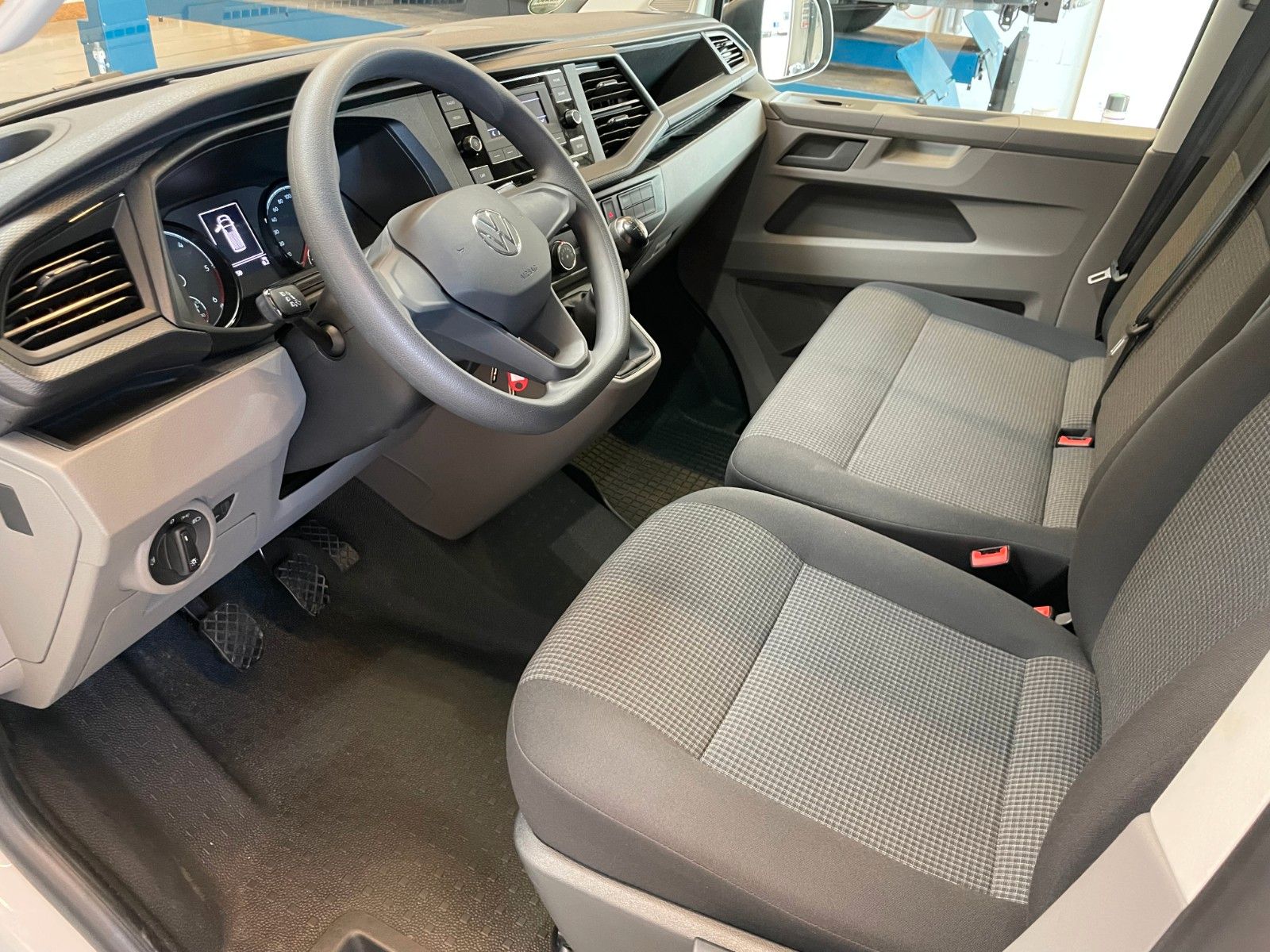 Fahrzeugabbildung Volkswagen T6.1  Transporter 2.0 TDI  Klima Flügeltüren