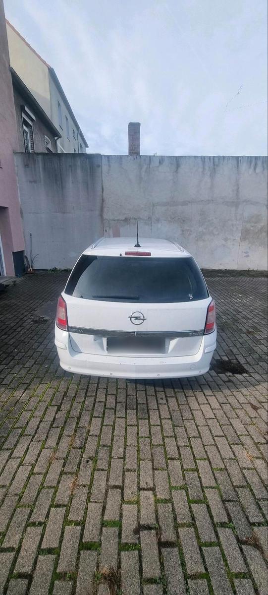 Opel Astra 2009 — engine 101 HP (74kW)