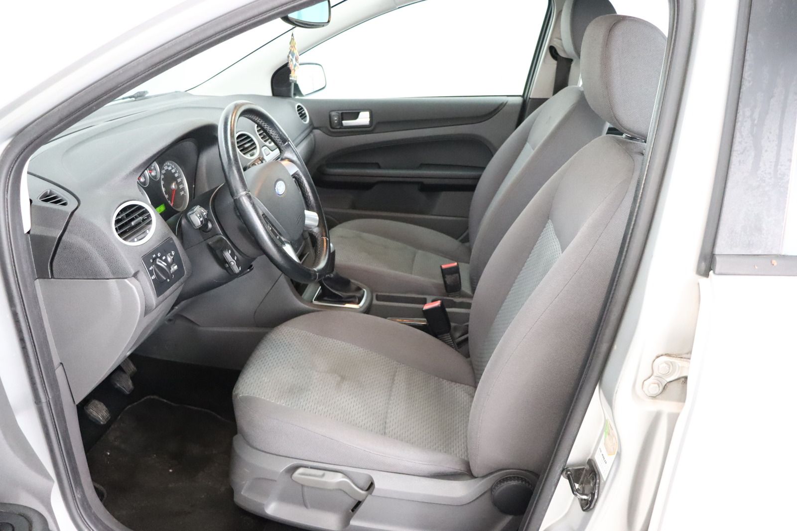 Fahrzeugabbildung Ford Focus 1.6 Ambiente HU/AU 05.26