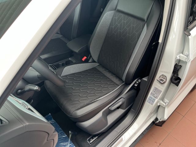 Fahrzeugabbildung Volkswagen T-Roc 1.0 TSI GOAL LED-PLUS GJR MFL DIGITAL COCK